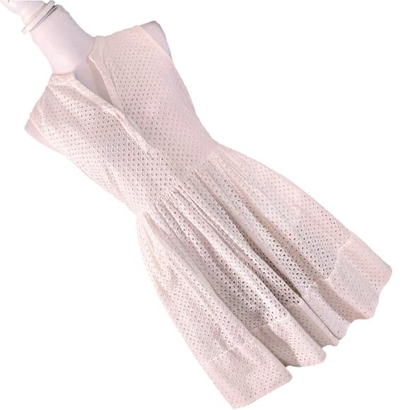 BANANA REPUBLIC! WHITEST WHITE COTTON EYELET, SLEEVELESS A-LINE DRESS! SZ 6 - Picture 1 of 10